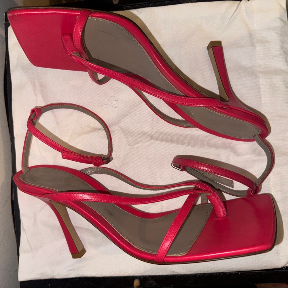 Dark pink Bottega Veneta Sandals. Worn twice. Great condition.